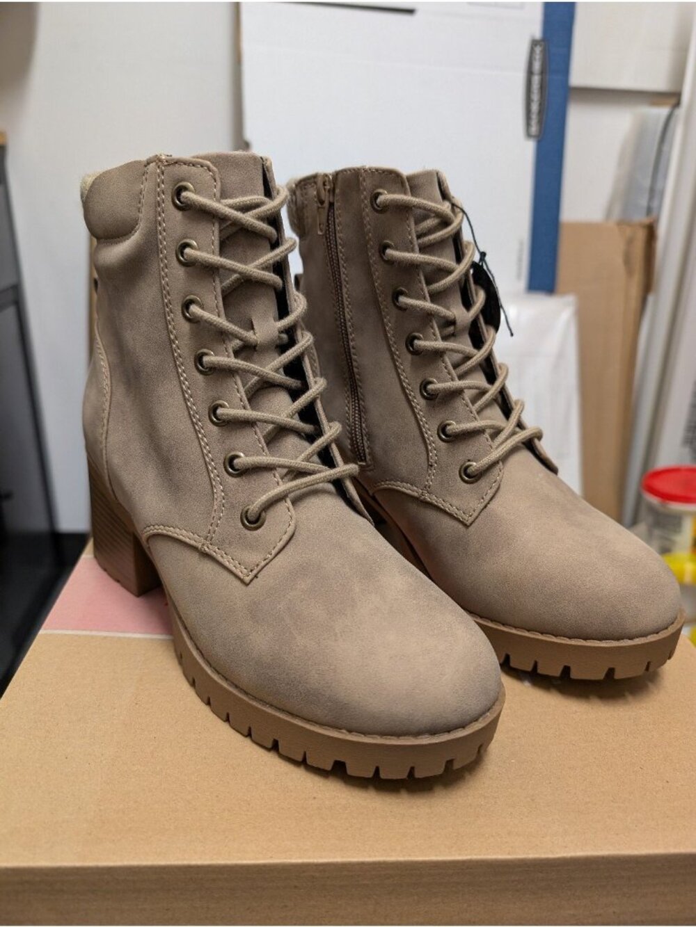 Soda Women Chunky Heel Combat Ankle Boot Taupe Lace Up Size 6.5